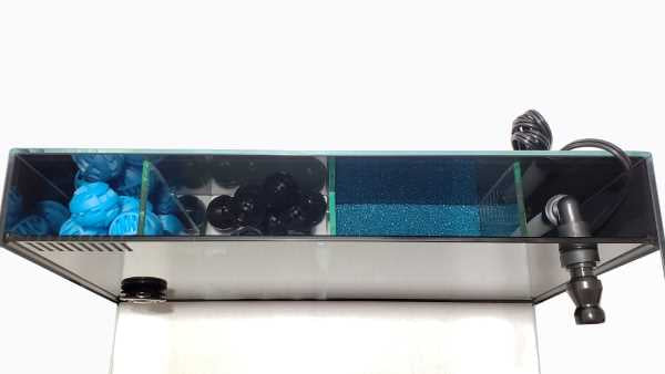 CRYSTAL 45 Degree Low Iron Ultra Clear Aquarium with Built in Back Filter (24 gallons, 23.62" x 15.75" x 14.96")